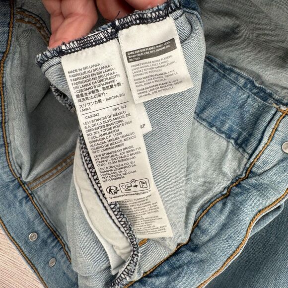 Levi's Denim Trucker Jean Jacket Juniors Size XL Blue Light Wash Denim - Picture 8 of 12